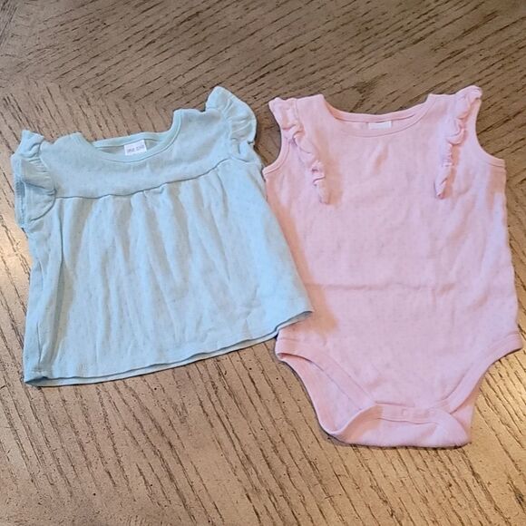 24 month onsie and t shirt bundle 💖💙 - Picture 1 of 6